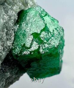 161 GM Collect Piece Full Terminated Top Green Swat Emerald Huge Crystal On Mat