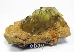 BARYTE GOLDEN CRYSTALS seating on SANDSTONE MATRIX from PERÚ. WONDERFUL PIECE