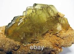 BARYTE GOLDEN CRYSTALS seating on SANDSTONE MATRIX from PERÚ. WONDERFUL PIECE