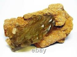 BARYTE GOLDEN CRYSTALS seating on SANDSTONE MATRIX from PERÚ. WONDERFUL PIECE