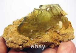 BARYTE GOLDEN CRYSTALS seating on SANDSTONE MATRIX from PERÚ. WONDERFUL PIECE