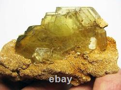 BARYTE GOLDEN CRYSTALS seating on SANDSTONE MATRIX from PERÚ. WONDERFUL PIECE