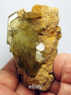 BARYTE GOLDEN CRYSTALS seating on SANDSTONE MATRIX from PERÚ. WONDERFUL PIECE