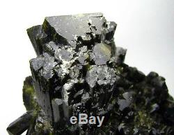EPIDOTE GEMMY GREEN STRONG CRYSTALS on MATRIX from PERÚ. NEW FIND. MASTER PIECE