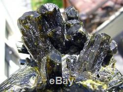 EPIDOTE GEMMY GREEN STRONG CRYSTALS on MATRIX from PERÚ. NEW FIND. MASTER PIECE
