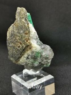 Emerald On Quartz Collectors Piece Mineral Gem Crystal Healing Specimen