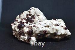 Garnet crystal show piece Specimen