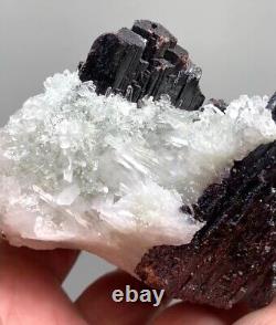 HUEBNERITE BRILLIANT CRYSTALS and FINE NEEDLE QUARTZS from PERÚ. MASTER PIECE