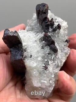HUEBNERITE BRILLIANT CRYSTALS and FINE NEEDLE QUARTZS from PERÚ. MASTER PIECE