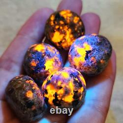 Natural Yooperlite Tumbled Stones UV Reactive Fluorescent sodalite Crystal Gift