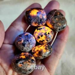 Natural Yooperlite Tumbled Stones UV Reactive Fluorescent sodalite Crystal Gift
