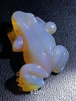 Opal Frog Carving. 18.5 cts natural australian lightning ridge. Large piece