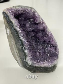 STUNNING AMETHYST CLUSTER STANDING PIECE. 1.3kg OF PURE BEAUTY 11cm TALL X 9CM 1