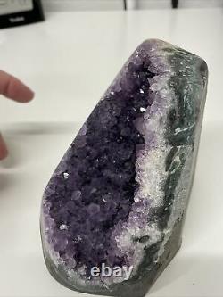 STUNNING AMETHYST CLUSTER STANDING PIECE. 1.3kg OF PURE BEAUTY 11cm TALL X 9CM 1