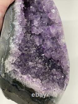 STUNNING AMETHYST CLUSTER STANDING PIECE. 1.3kg OF PURE BEAUTY 11cm TALL X 9CM 1