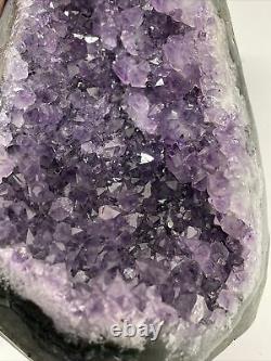 STUNNING AMETHYST CLUSTER STANDING PIECE. 1.3kg OF PURE BEAUTY 11cm TALL X 9CM 1