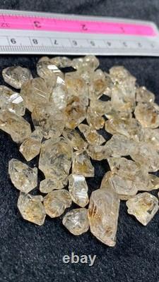 Terminated Normal Size Fluorescent Petroleum Quartz Top Quartz pieces