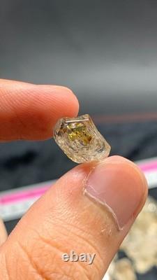 Terminated Normal Size Fluorescent Petroleum Quartz Top Quartz pieces