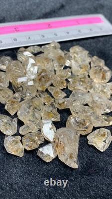 Terminated Normal Size Fluorescent Petroleum Quartz Top Quartz pieces