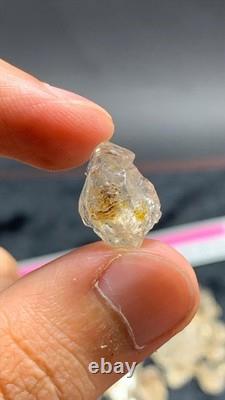 Terminated Normal Size Fluorescent Petroleum Quartz Top Quartz pieces