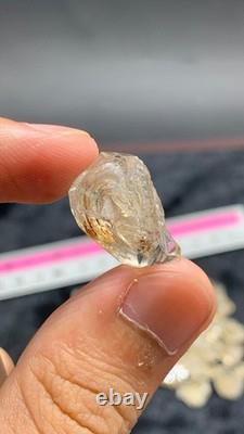 Terminated Normal Size Fluorescent Petroleum Quartz Top Quartz pieces