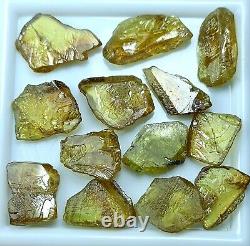 100g de cristaux gemmes de sphène titanite de couleur miel-vert 135 pièces