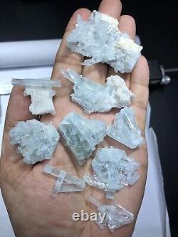 116 grammes, Lot de 28 pièces de spécimens de grappes d'aquamarine de Skardu, Pakistan