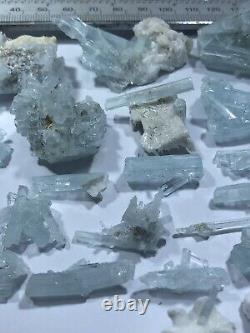 116 grammes, Lot de 28 pièces de spécimens de grappes d'aquamarine de Skardu, Pakistan