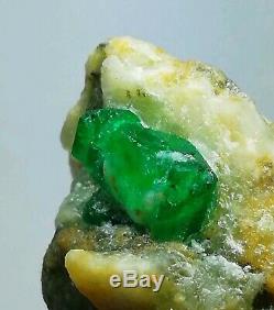 131 Carats 2 Pièces Parfaitement Emeraude Cristal Spécimen De La Mine De Swat Au Pakistan