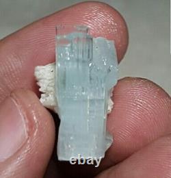 13 Pièce 286gram Belle Couleur Naturelle Aquamarine Avec Un Spécimen De Cristal Quartz