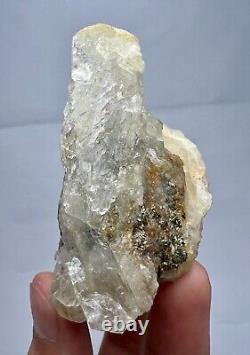 173 GM Belle pièce de cristal de scapolite wernerite fluorescente @ Badakhshan, AFG