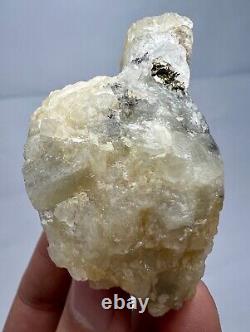 173 GM Belle pièce de cristal de scapolite wernerite fluorescente @ Badakhshan, AFG