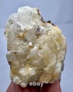 173 GM Belle pièce de cristal de scapolite wernerite fluorescente @ Badakhshan, AFG