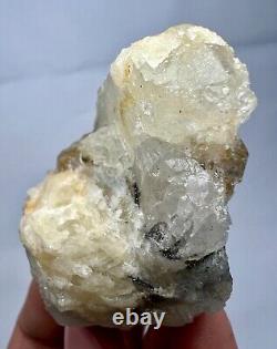 173 GM Belle pièce de cristal de scapolite wernerite fluorescente @ Badakhshan, AFG