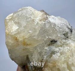 173 GM Belle pièce de cristal de scapolite wernerite fluorescente @ Badakhshan, AFG