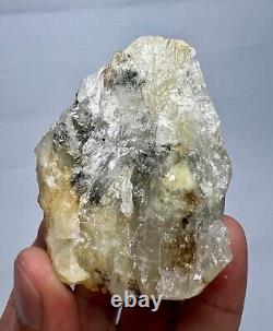 173 GM Belle pièce de cristal de scapolite wernerite fluorescente @ Badakhshan, AFG