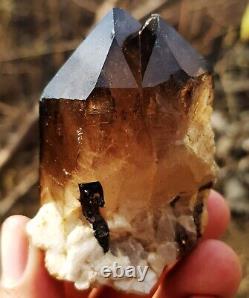 175 grammes Pièce de collection de cristal de quartz enfumé combinée avec du feldspath