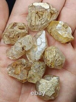 1,4 kg magnifique cluster de quartz avec inclusion d'argile ##80 pièces