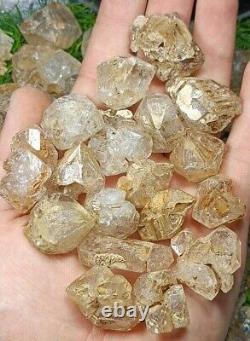 1,4 kg magnifique cluster de quartz avec inclusion d'argile ##80 pièces