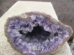 1 Amethyst Geode Highley Polished Dark Crystal Une Pièce De Collection