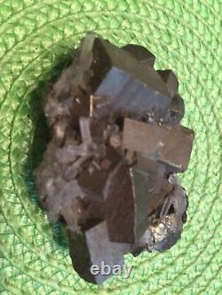 1 Morceau D'incroyable Pyrite De Cristal Qu'il A Été Trouvé Au Pérou