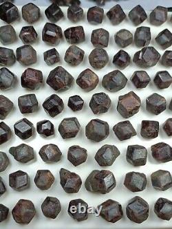 1kg de Grenat Spessartine en cristaux bien terminés, lot de 400 pièces - Pakistan