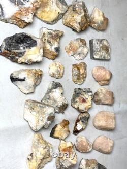 20 pièces de spécimens bruts de topaze naturelle rare provenant de Katlang Mardan