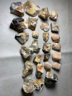 20 pièces de spécimens bruts de topaze naturelle rare provenant de Katlang Mardan