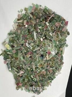 239 grammes de magnifiques morceaux de cristal de tourmaline naturelle en provenance d'Afghanistan