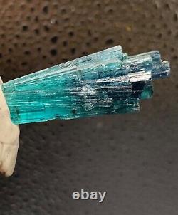 43 carats morceau de cristal de tourmaline de couleur indicolite d'Afghanistan