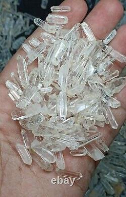 590g Petits cristaux de quartz avec belle brillance, idéal pour les bijoux. Lot de 300+ pièces.