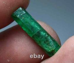 6,10 carats Deux Pièces Cristal d'Émeraude Naturel de Couleur Verte Terminé