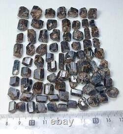 75 beaux cristaux de tourmaline dravite d'Afghanistan