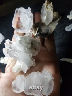 77 pièces de cristaux/spécimens de quartz Faden à prix de gros